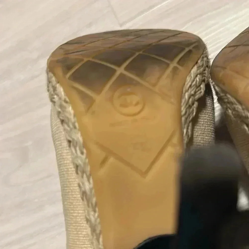 CHANEL SZ 9 1/2 Beige / Black Bootie heels shoes - Picture 10 of 11